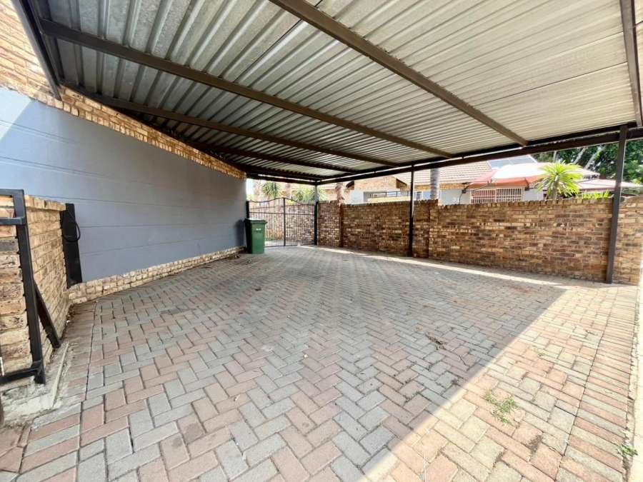 To Let 4 Bedroom Property for Rent in Waterval East North West